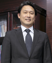 副社長 : 岩田 直樹